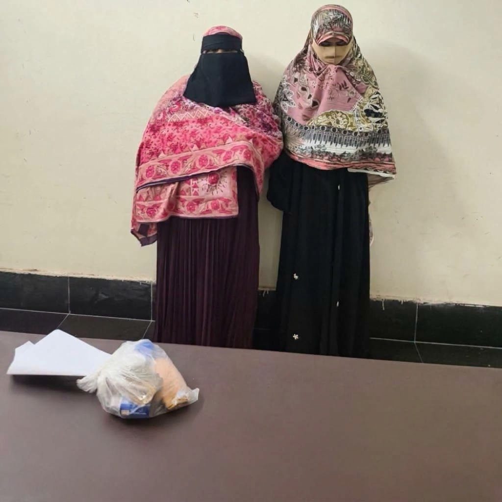 লক্ষ্মীপুরে ১ হাজার ৩২০ পিস ইয়াবাসহ মা-মেয়ে গ্রেপ্তার, বাবা পলাতক